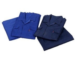 工作? /> 
</p>
<p>
	<br />
</p>
<p>
	1.全棉作业服的保养Q?br />
<br />
如果是棉麻资料的作业服，必定要留意防潮防霉，作业服怎么q行日常的保dQ就必定要留意醋Q由于醋是会Ҏl品形成腐蚀的，保藏前要z净Q晒qӀ还有像是一些果汁或者是其他的酸性物质都是需求留意的Q如果不心感染了的话，保藏也要留意按色彩深分cM藏，免的怺染色Q那p立即用清水来处理Q不然的话时M了就会清z不掉?br />
<br />
2.作业服的清洗Q?br />
<br />
如果是丝l的作业服，丝绸的要点也是防潮，它比奛_子还娇气。，淡色的一些作业服的话z的比较久就会呈现掉色的现象Q我们的作业服才不会׃我们的错误做法而减短他们的寿数Q如果是q样的话Q那么就可以再水中加一些清z剂Q然后跑半个时左右Q然后再用清水来q行清洗Q期望大安做好作业服的保养Q每天都I着新的衣服Q轻松作业?</p>
<p>
	<br />
</p>
<p>
	<br />
	<div>
		<br />
	</div>
</p>
<p>
	<br />
</p>
<p>
	<br />
</p> 
						   </p>
					</div>
					  <p>发布旉Q?017-08-18 </p>
                    <p>来源Q?a href='http://www.gilsun.cn/news/22.html'>http://www.gilsun.cn/news/22.html</a></p>
          
					<ul class=